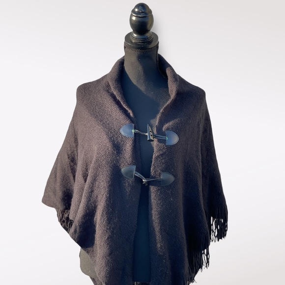 David And Young Women’s Poncho | One Size - Picture 3 of 6